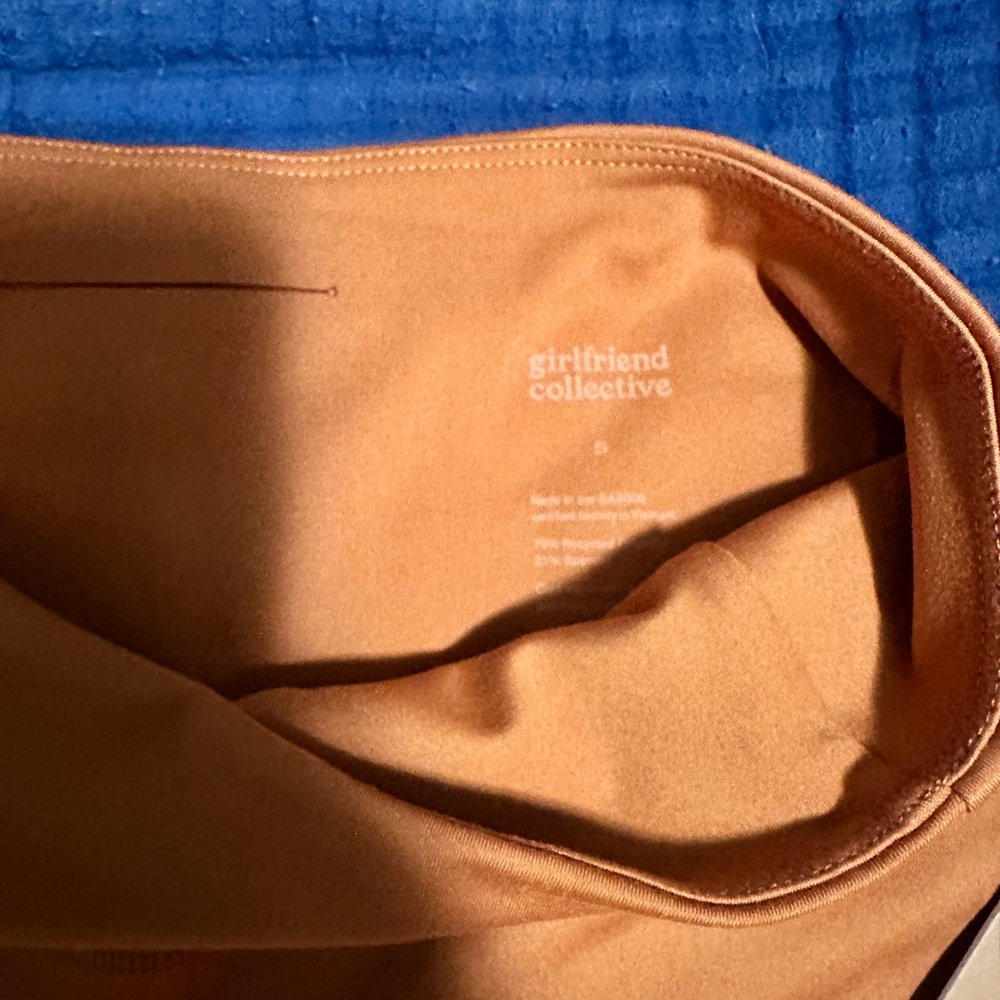 GIRLFRIEND COLLECTIVE SZ SMALL NWT WITH A FLAW - Picture 2 of 5
